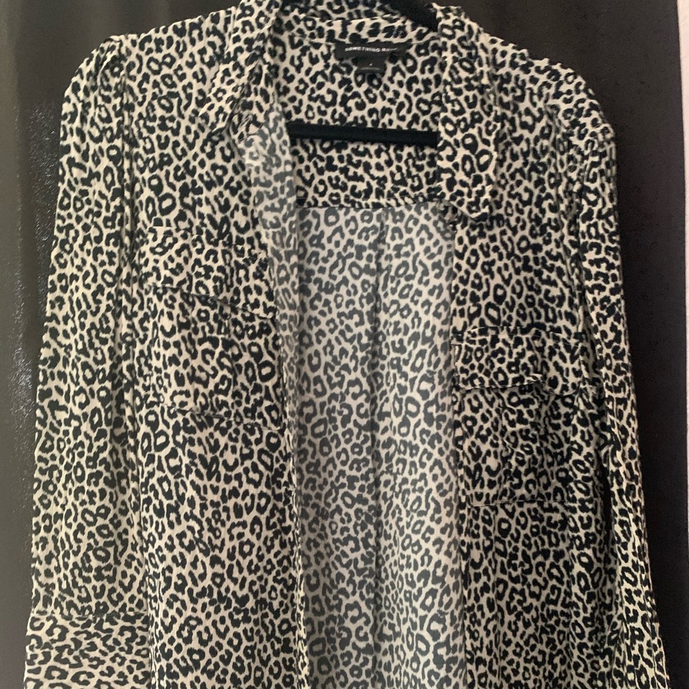 Leopard puff shoulder button up blouse